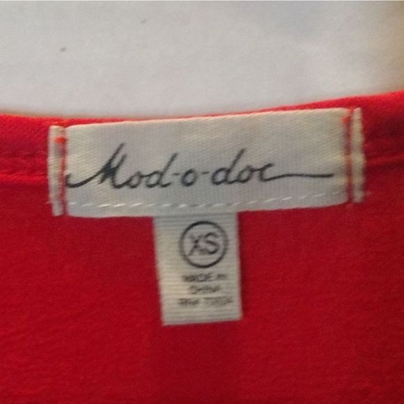 Red Long Sleeve Scoop Neck Blouse Layer detail along the bottom & cuffs Size XS - Picture 5 of 7